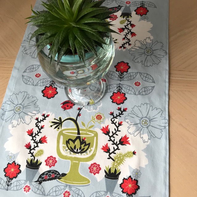 kitchen decor, painted turtle, Succulent Botanical Garden, table runner, event planning